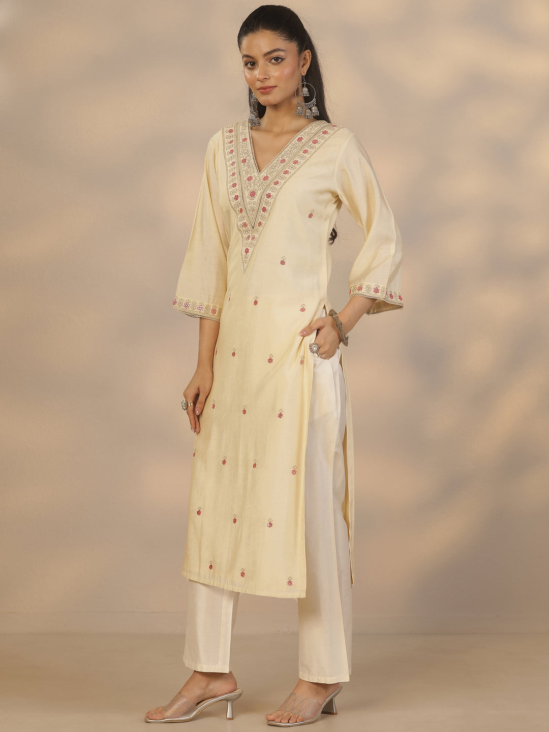 Cream Embroidered Silk Blend Straight Suit Set With Dupatta