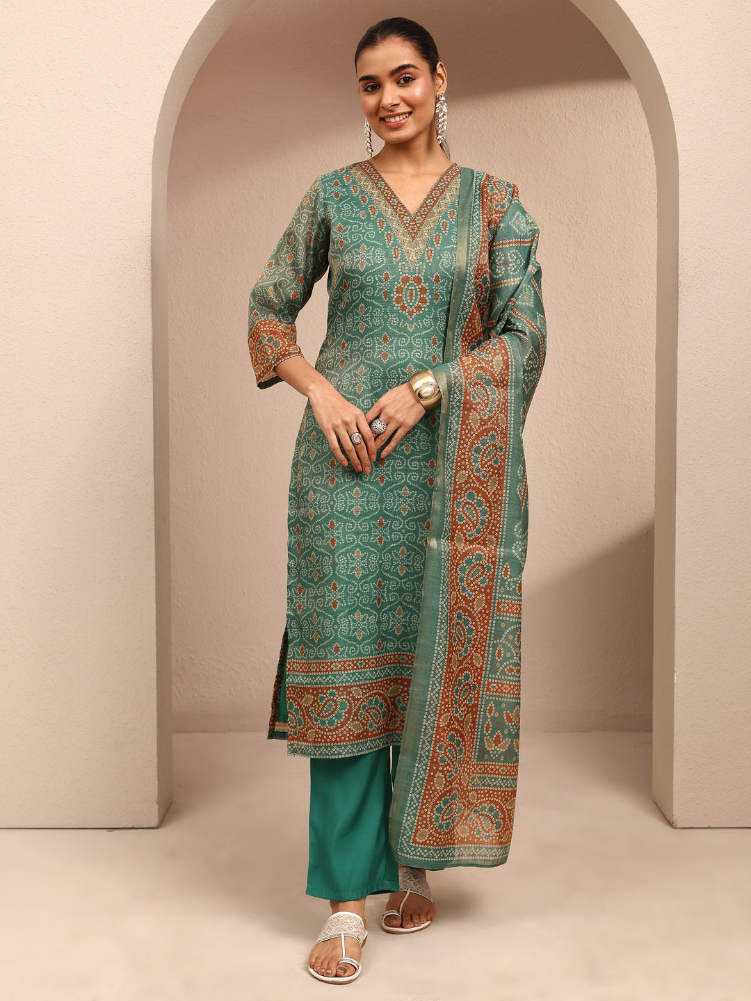 Green Bandhani Printed Silk Blend Straight Suit Set With Dupatta