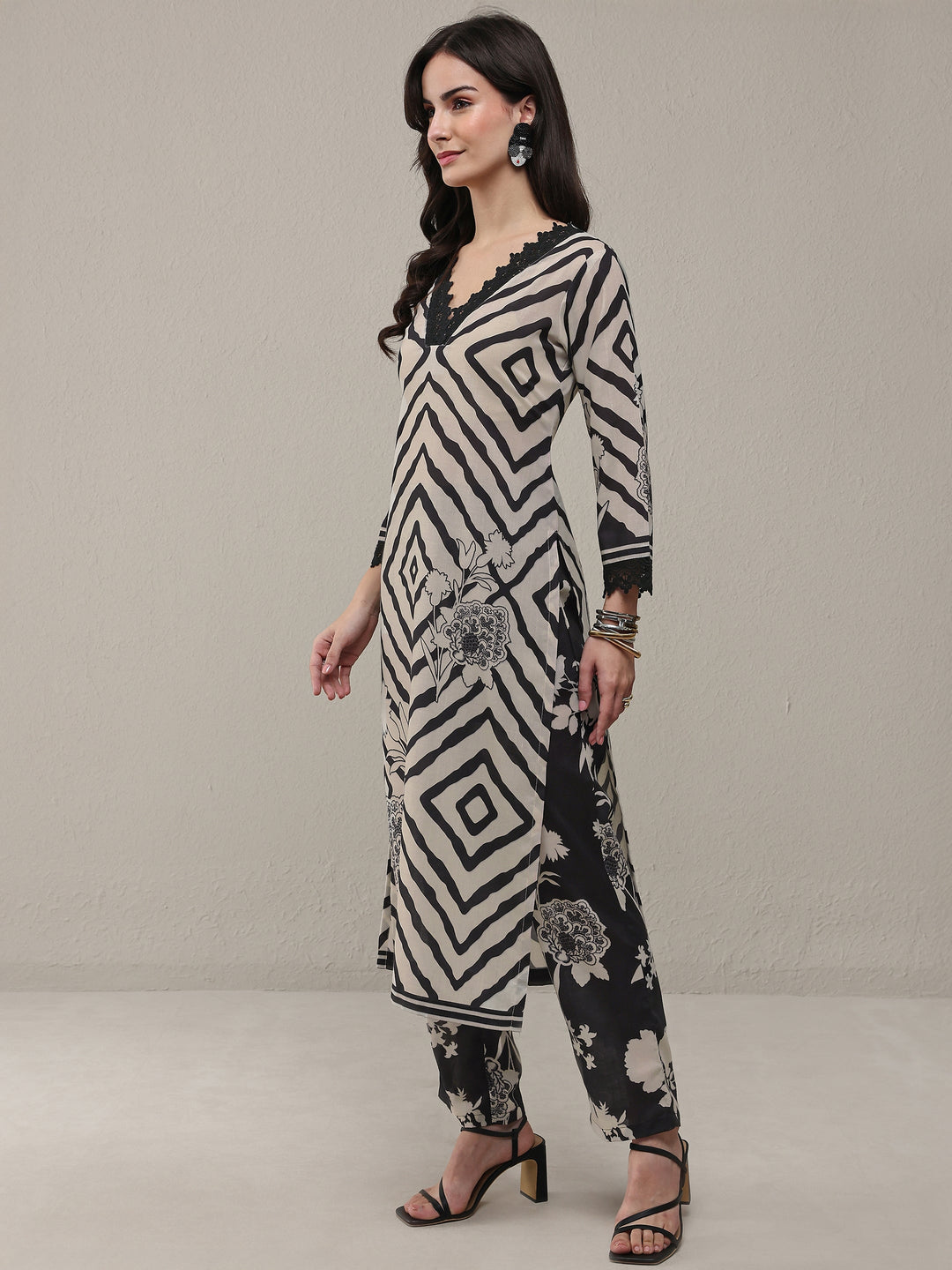 Libas Black Geometric Printed Cotton Blend Straight Kurta Set