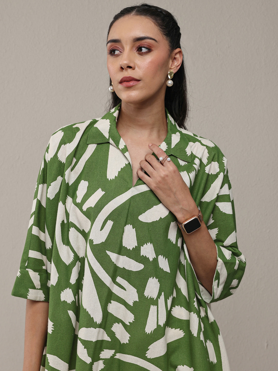 Green Abstract Printed Cotton Straight Short Kurti