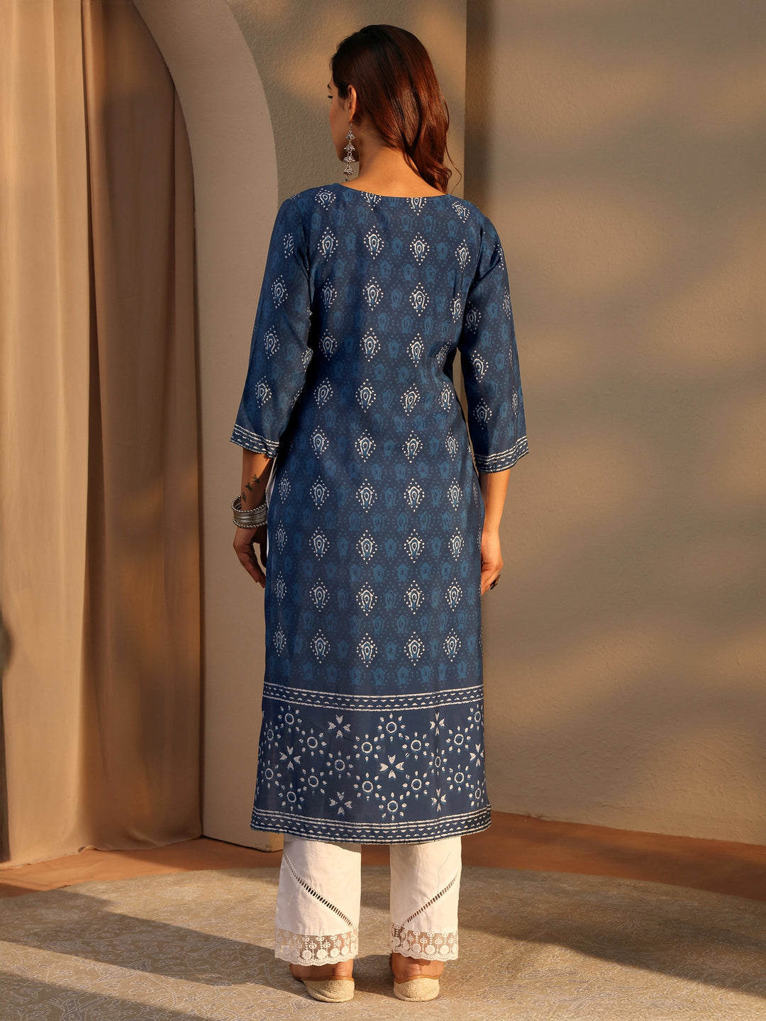 Indigo Ethnic Motif Printed Silk Blend Straight Kurta