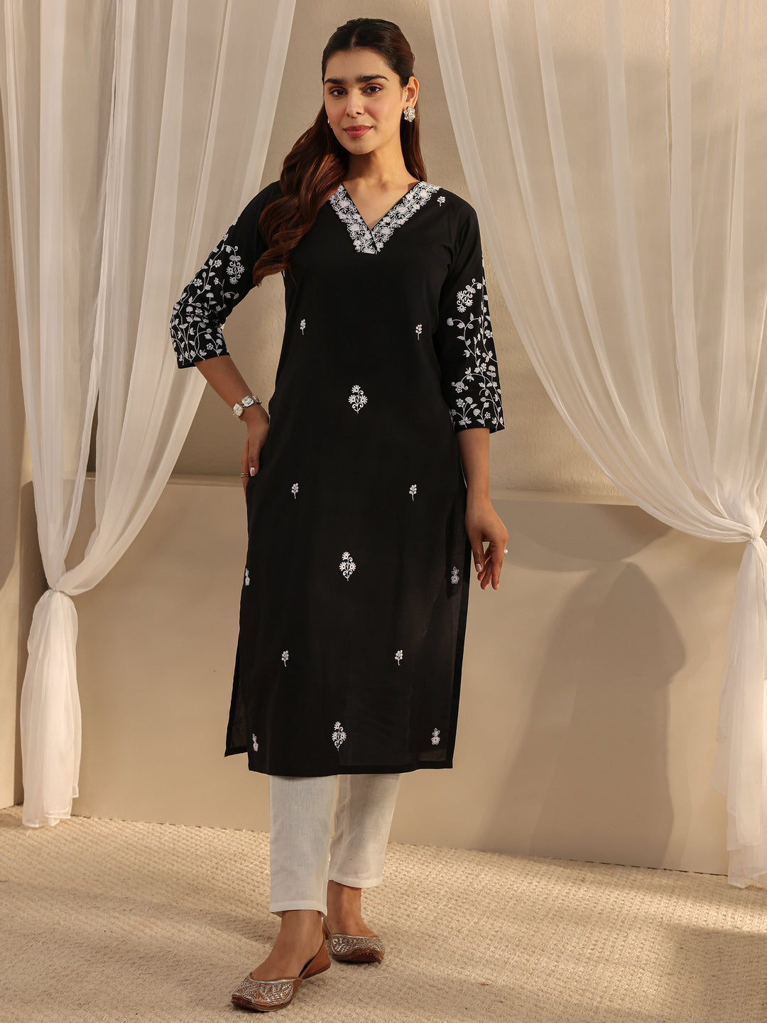 Black Floral Embroidered Cotton Straight Kurta