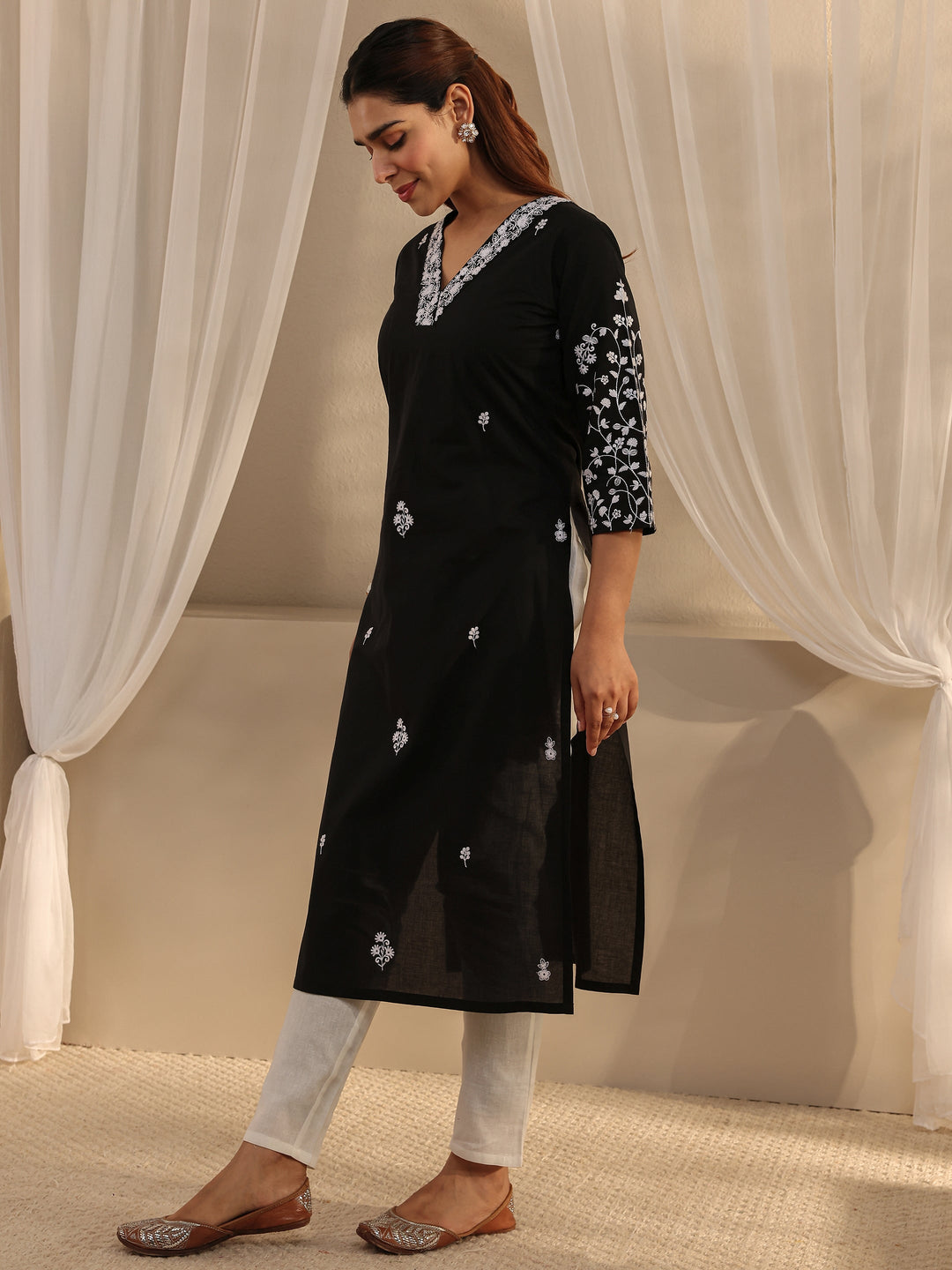 Black Floral Embroidered Cotton Straight Kurta