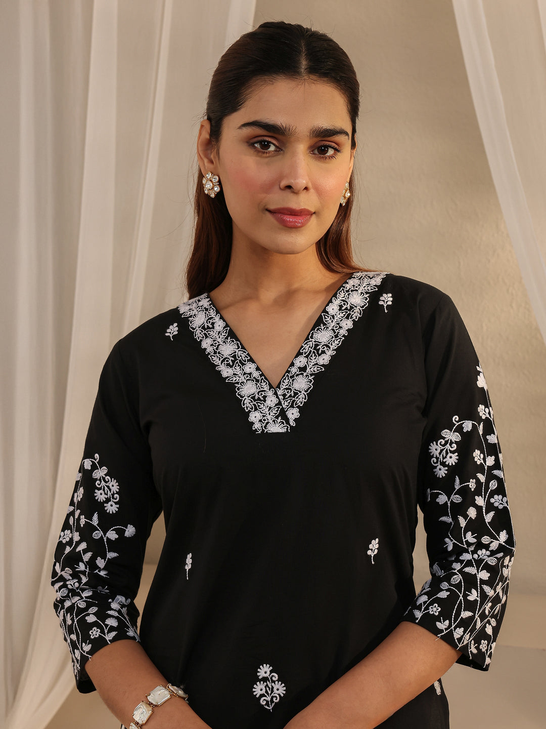 Black Floral Embroidered Cotton Straight Kurta
