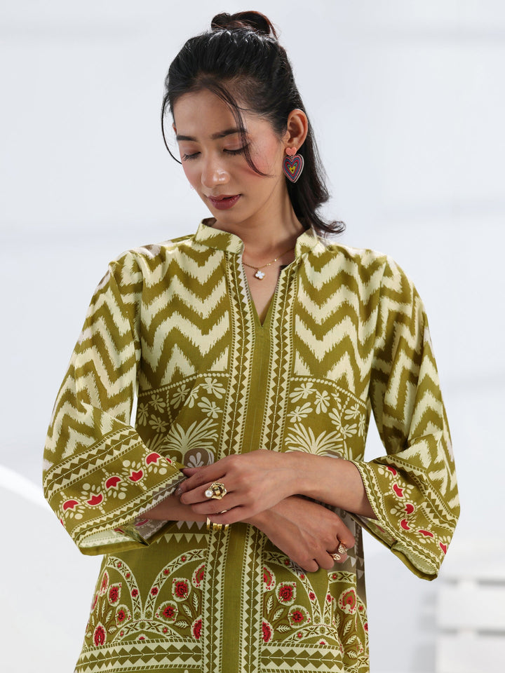 Green Ethnic Printed Cotton Blend Straight Short Kurti