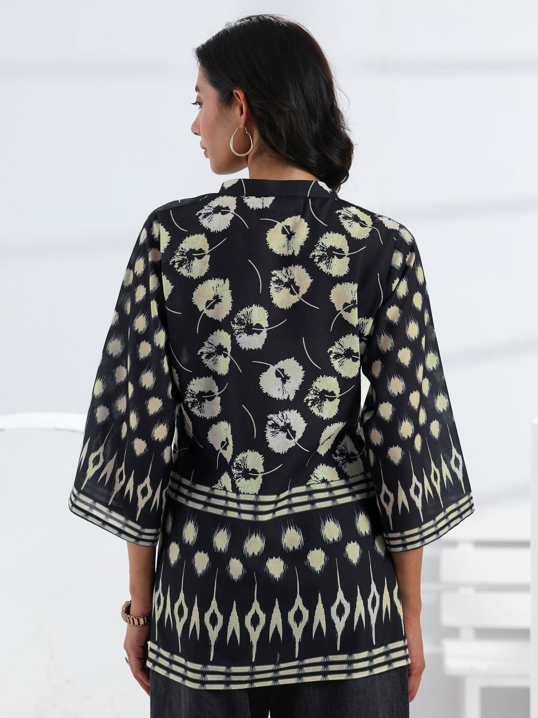 Black Abstarct Printed Cotton Blend Straight Short Kurti