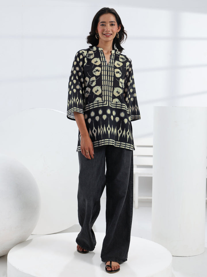 Black Abstarct Printed Cotton Blend Straight Short Kurti