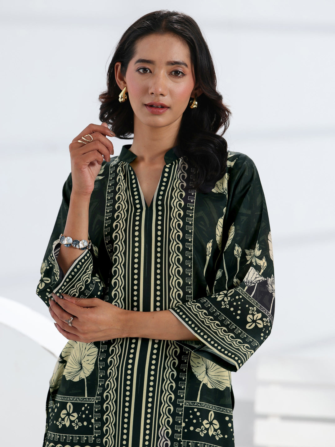 Black Floral Printed Cotton Blend Straight Short Kurti