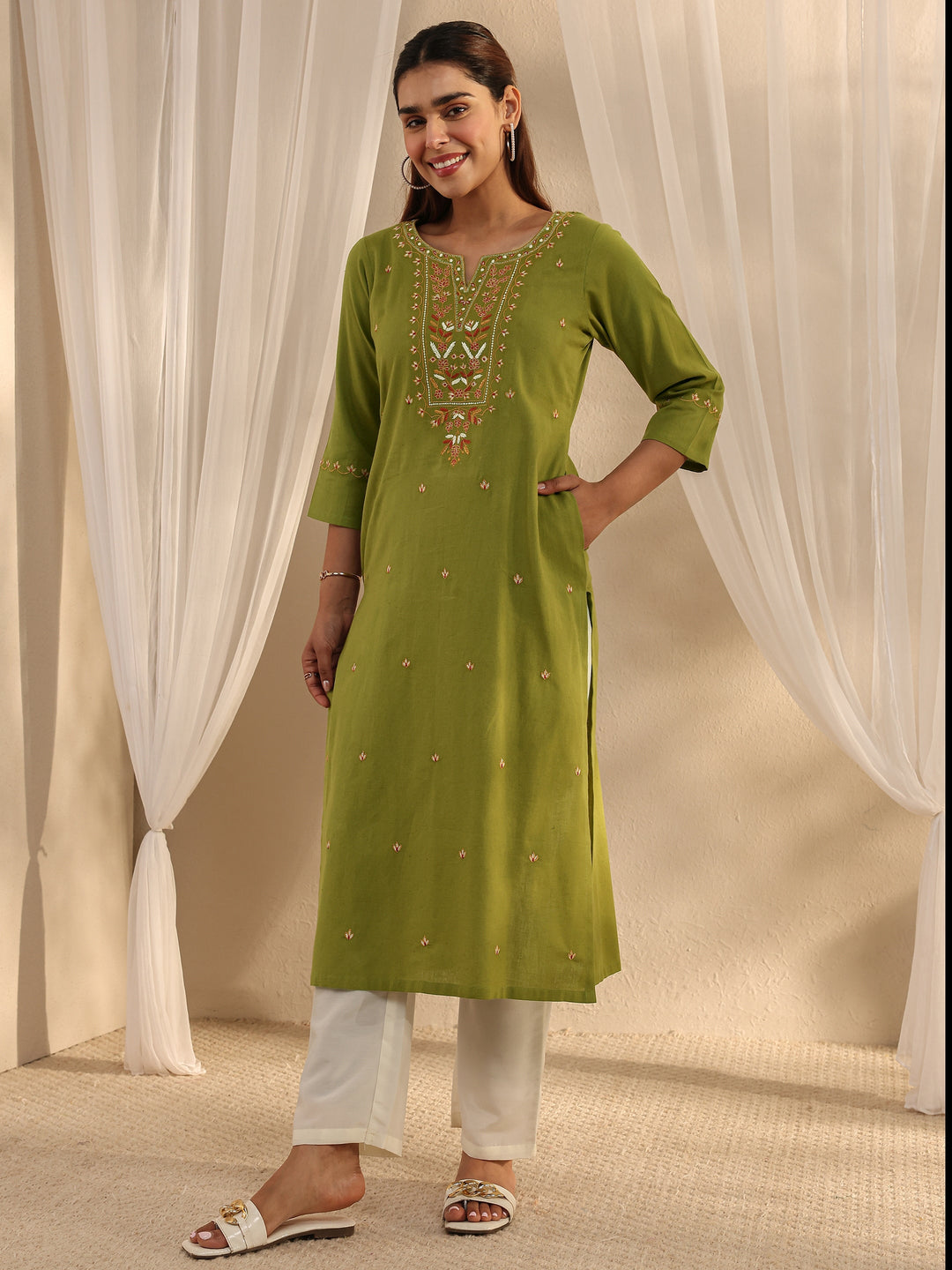 Green Ethnic Motif Embroidered Cotton Straight Kurta