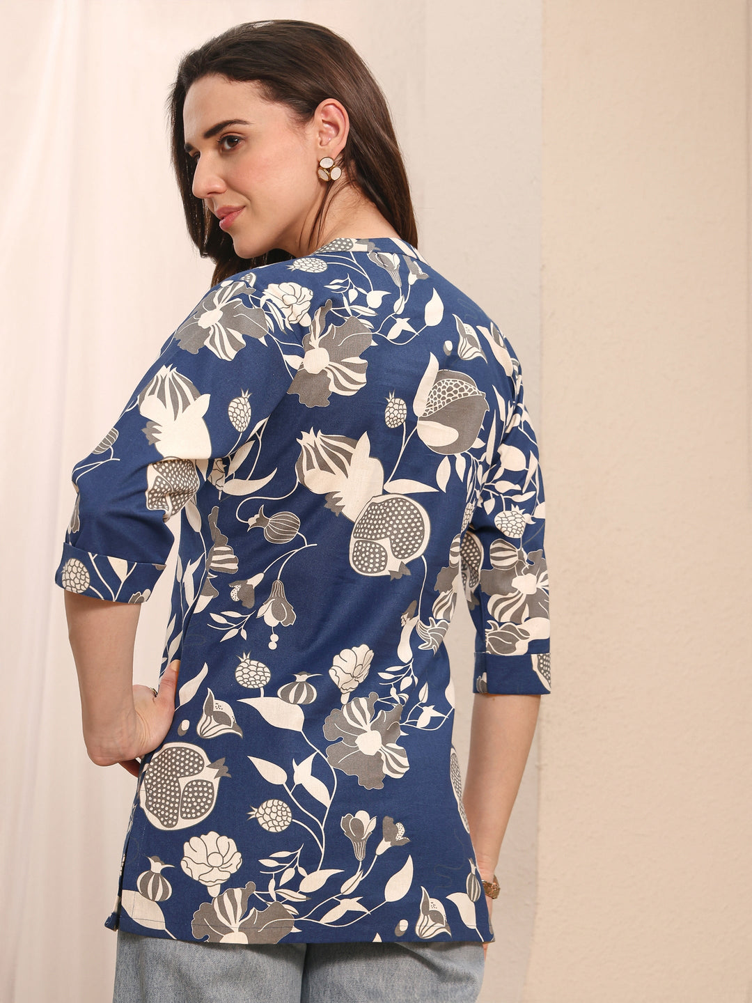 Blue Floral Floral Cotton Straight Short Kurti