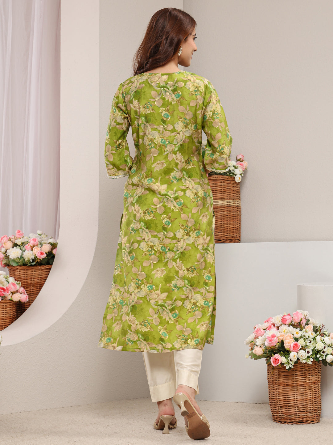 Green Yoke Design Floral Printed Silk Blend Straight Kurta