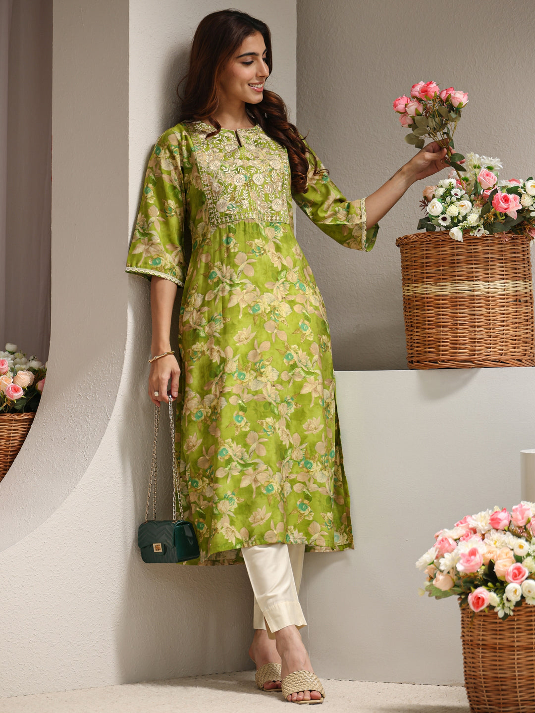 Green Yoke Design Floral Printed Silk Blend Straight Kurta