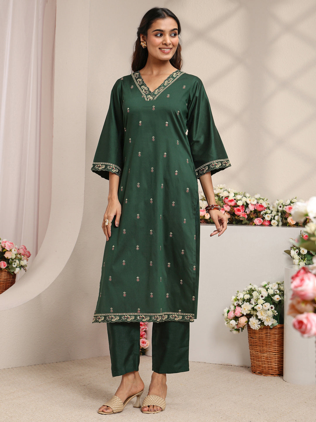 Green Floral Embroidered Silk Blend Straight Kurta