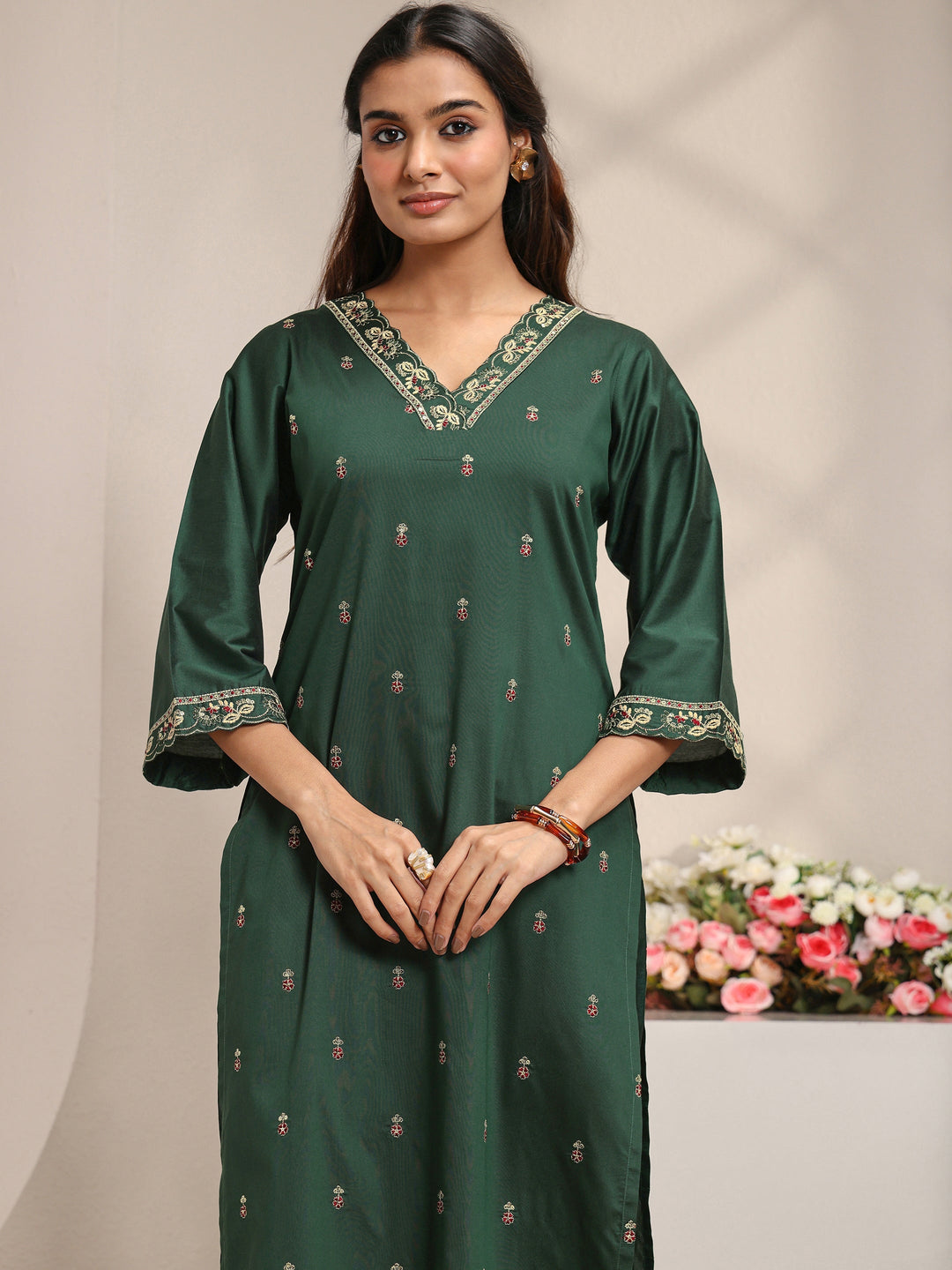 Green Floral Embroidered Silk Blend Straight Kurta