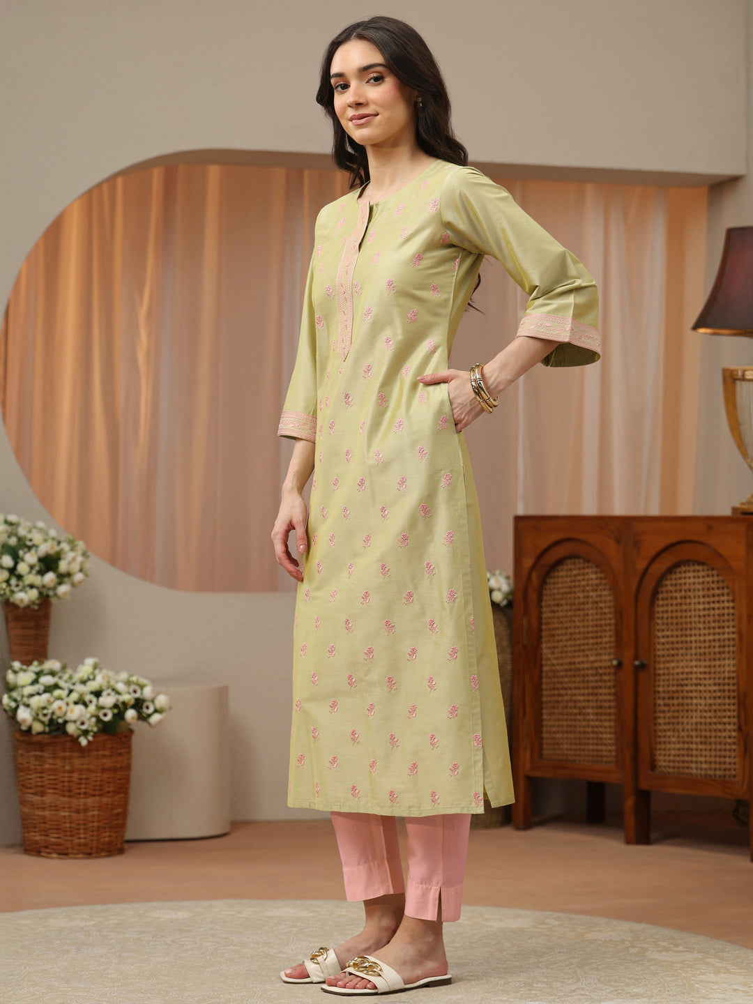 Green Floral Embroidered Silk Blend Straight Kurta