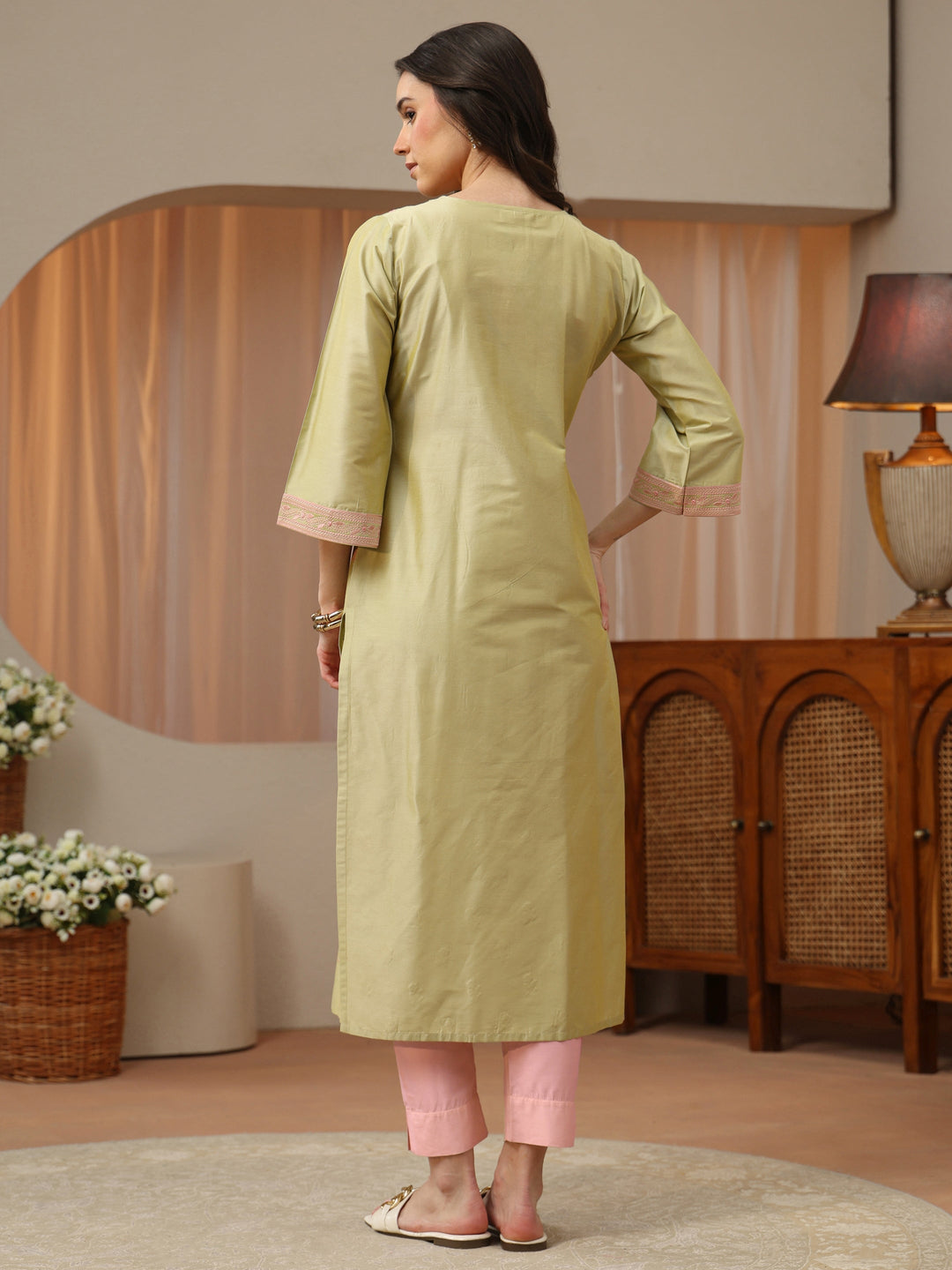 Green Floral Embroidered Silk Blend Straight Kurta