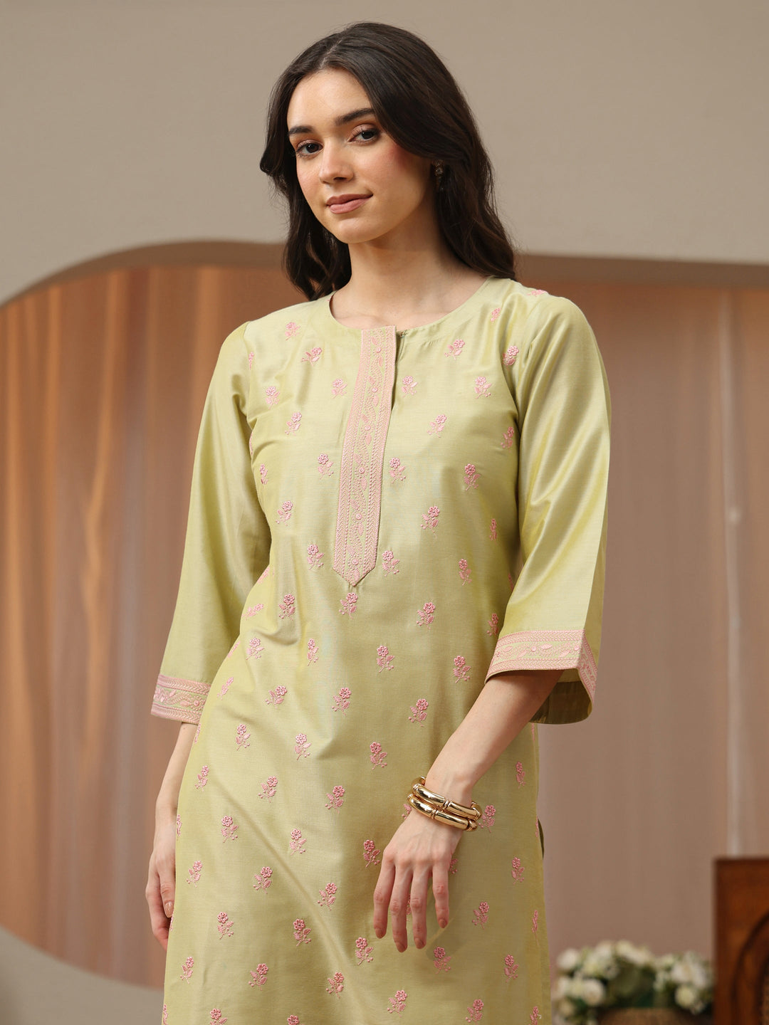 Green Floral Embroidered Silk Blend Straight Kurta