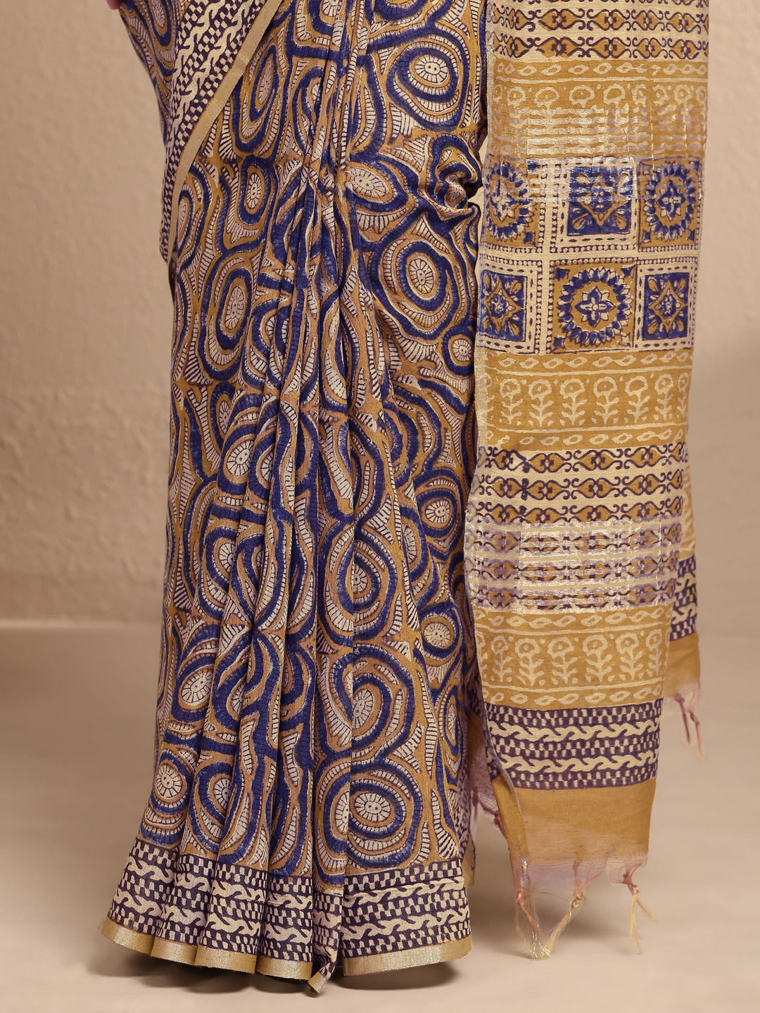 Mustard Printed Cotton Saree With Unstitched Blouse Piece
