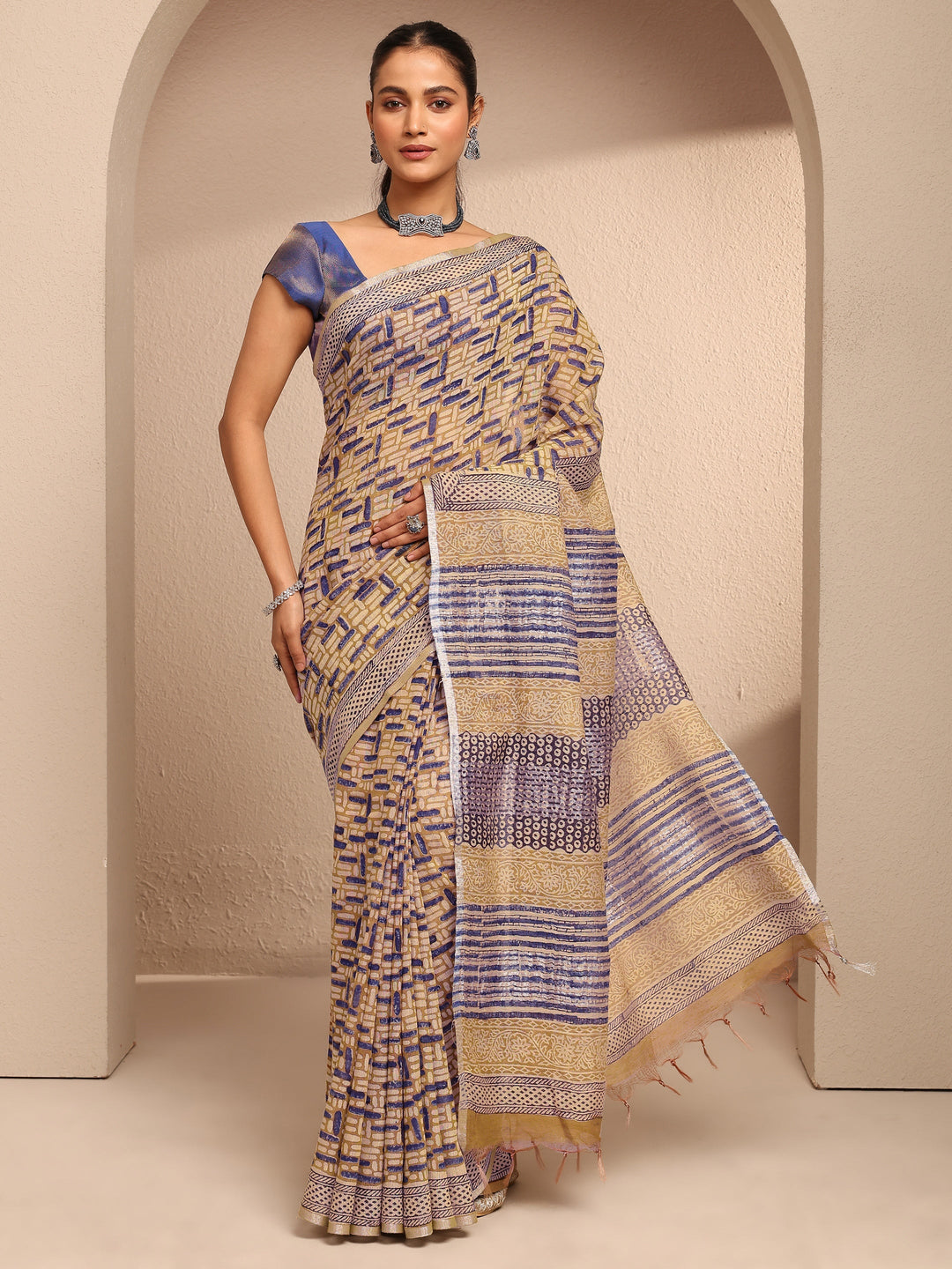 Mustard Geometric Printed Cotton Saree With Unstitched Blouse Piece
