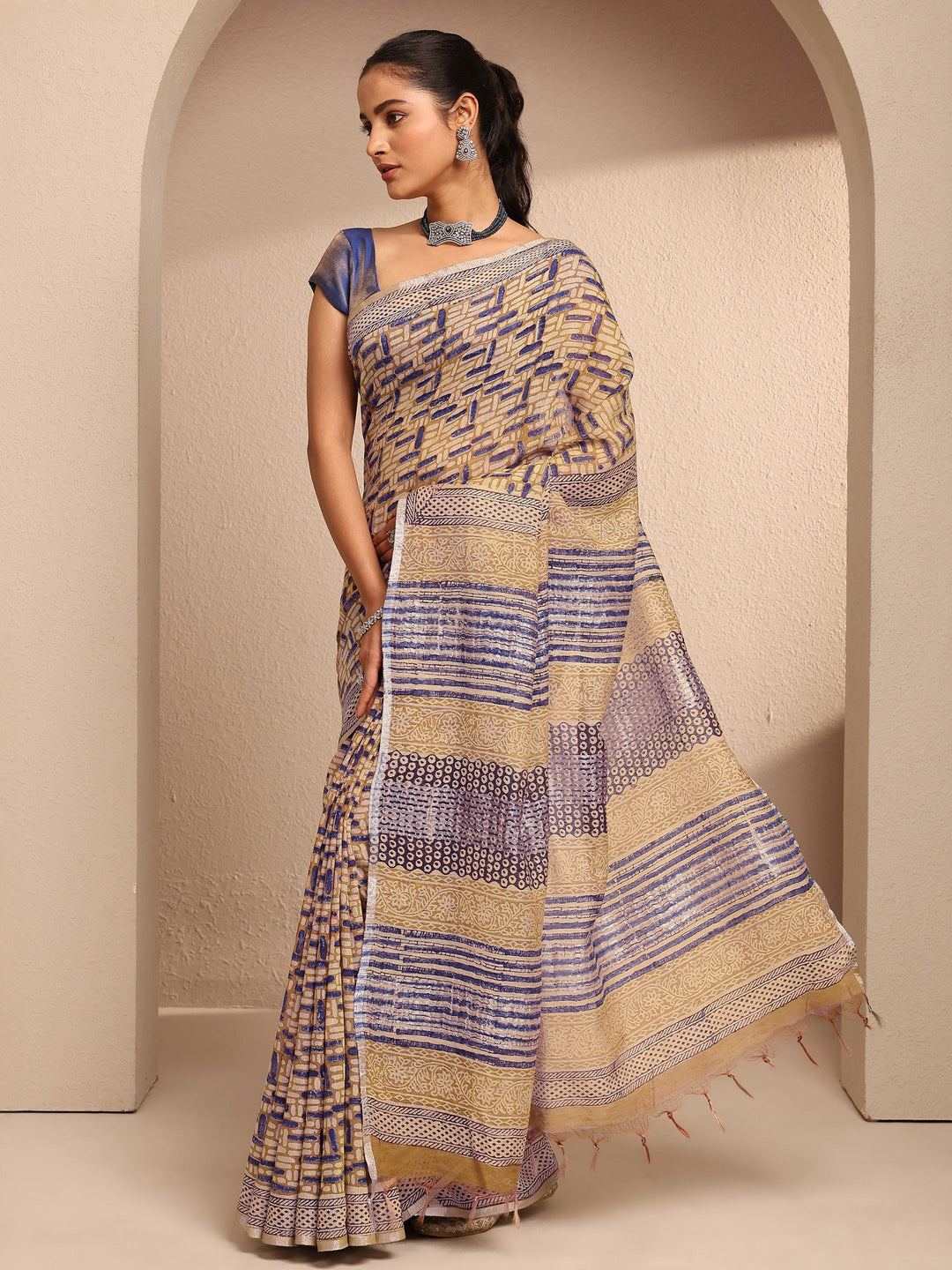 Mustard Geometric Printed Cotton Saree With Unstitched Blouse Piece