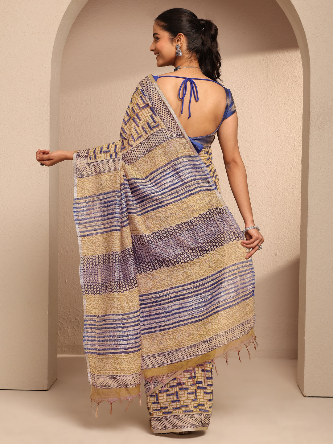 Mustard Geometric Printed Cotton Saree With Unstitched Blouse Piece