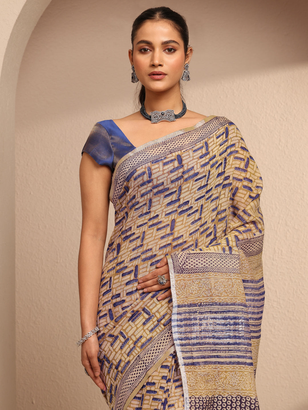 Mustard Geometric Printed Cotton Saree With Unstitched Blouse Piece