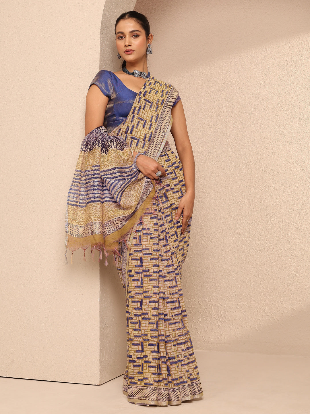 Mustard Geometric Printed Cotton Saree With Unstitched Blouse Piece