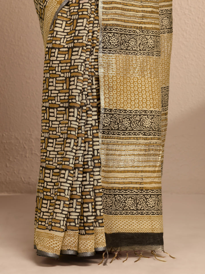 Black Geometric Printed Cotton Saree With Unstitched Blouse Piece