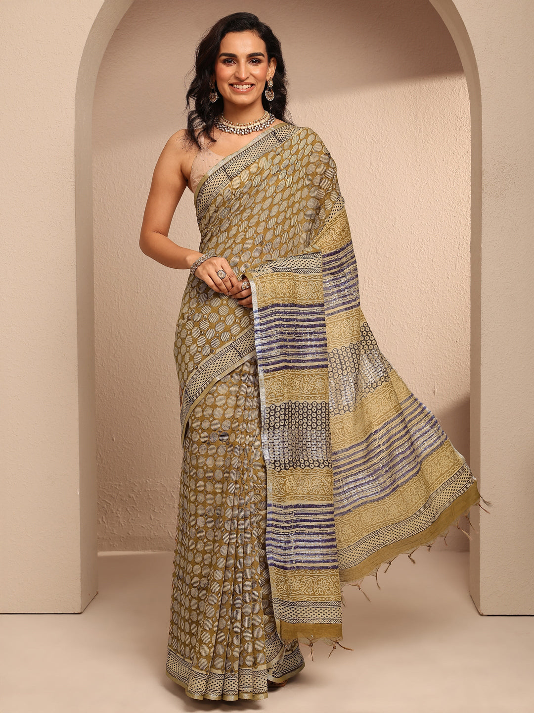 Mustard Geometric Printed Cotton Saree With Unstitched Blouse Piece
