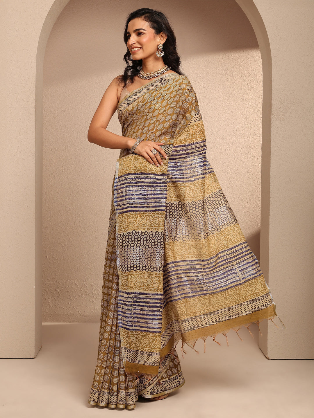 Mustard Geometric Printed Cotton Saree With Unstitched Blouse Piece