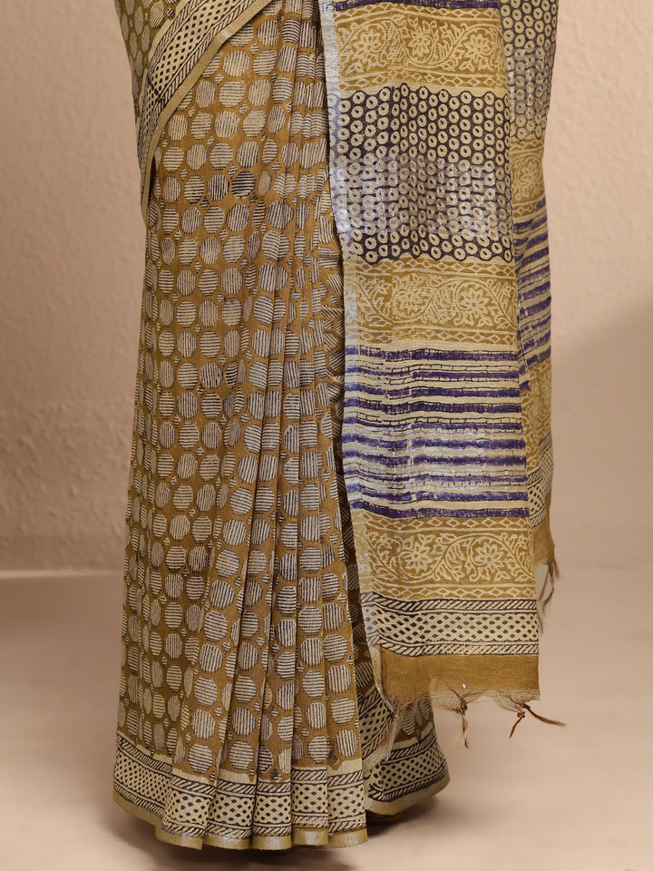 Mustard Geometric Printed Cotton Saree With Unstitched Blouse Piece
