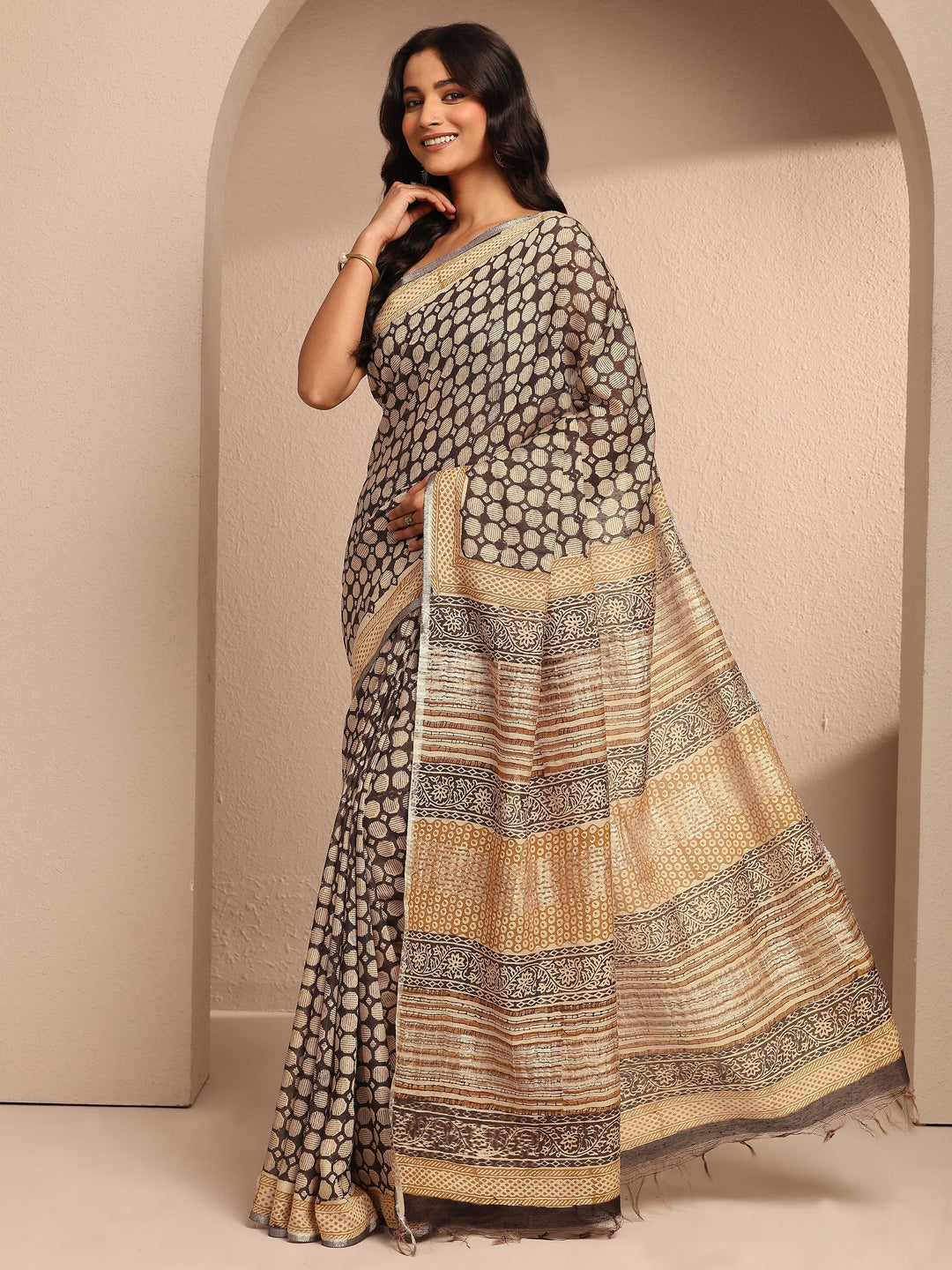 Black Geometric Printed Cotton Saree With Unstitched Blouse Piece