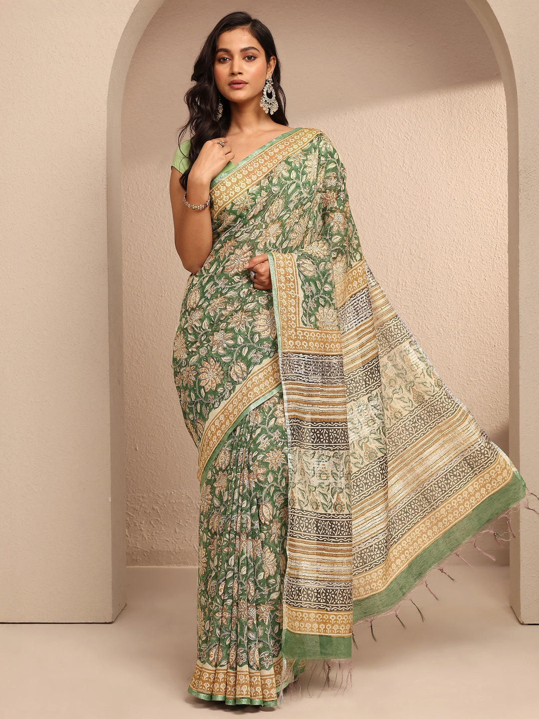 Green Printed Cotton Saree With Unstitched Blouse Piece