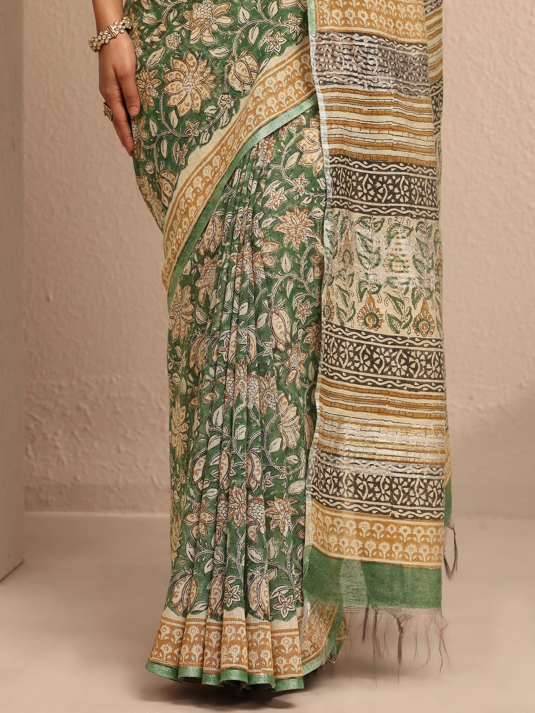 Green Printed Cotton Saree With Unstitched Blouse Piece