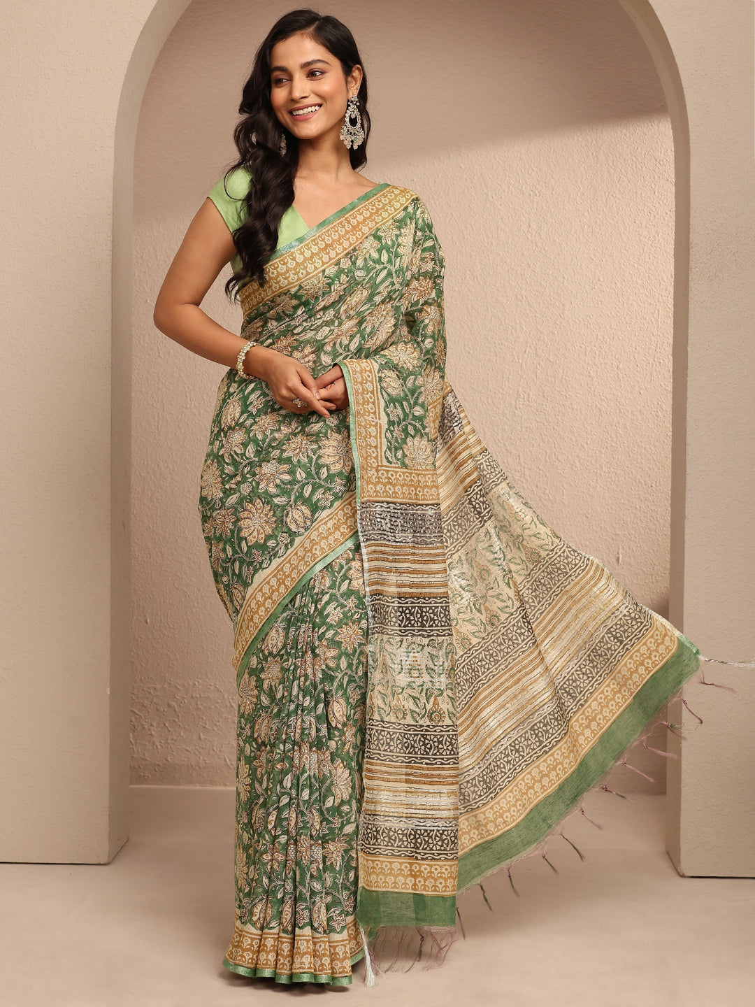 Green Printed Cotton Saree With Unstitched Blouse Piece