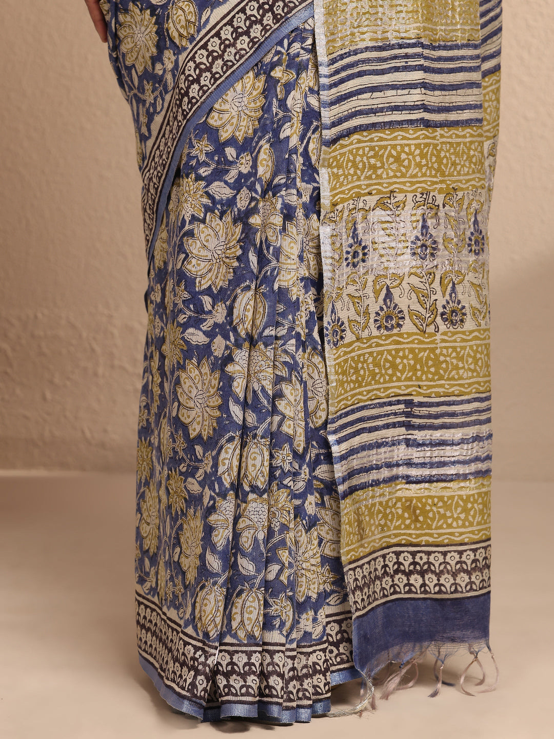 Blue Printed Cotton Saree With Unstitched Blouse Piece