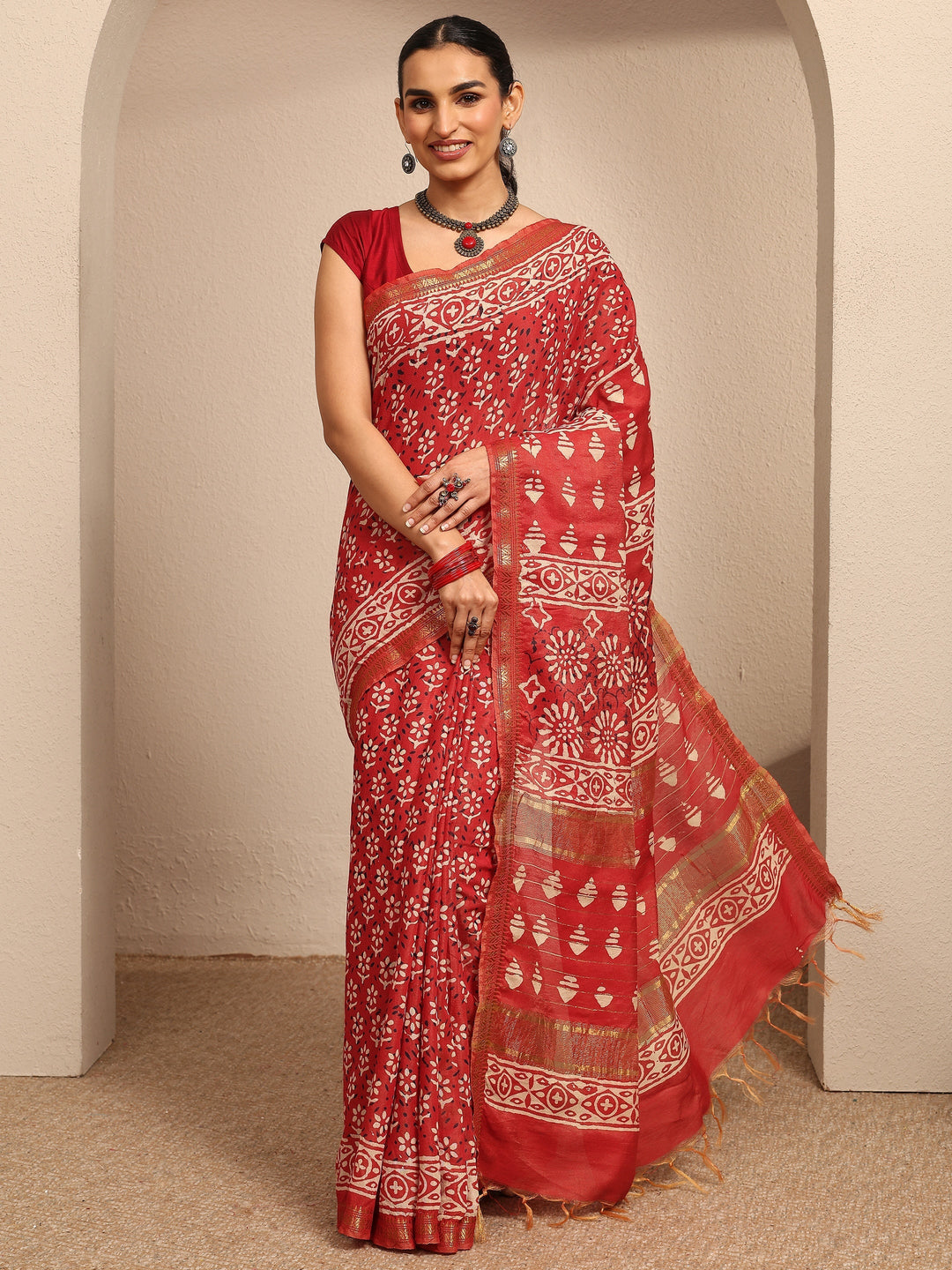Red Ikat Printed Cotton Saree With Unstitched Blouse Piece
