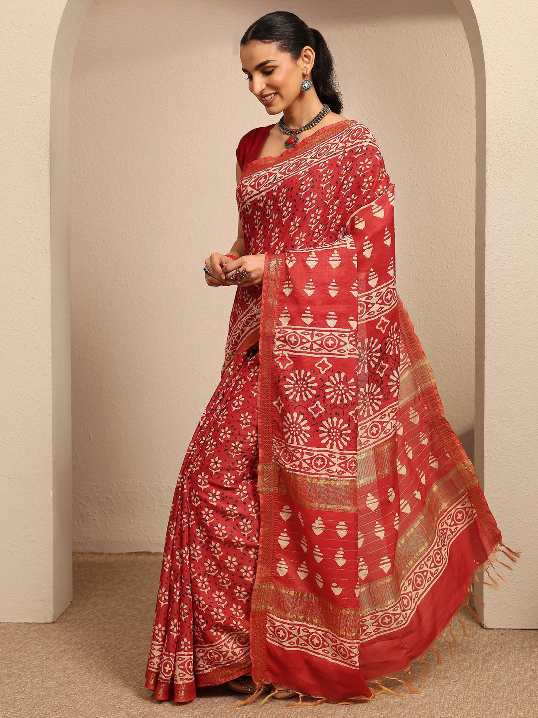 Red Ikat Printed Cotton Saree With Unstitched Blouse Piece