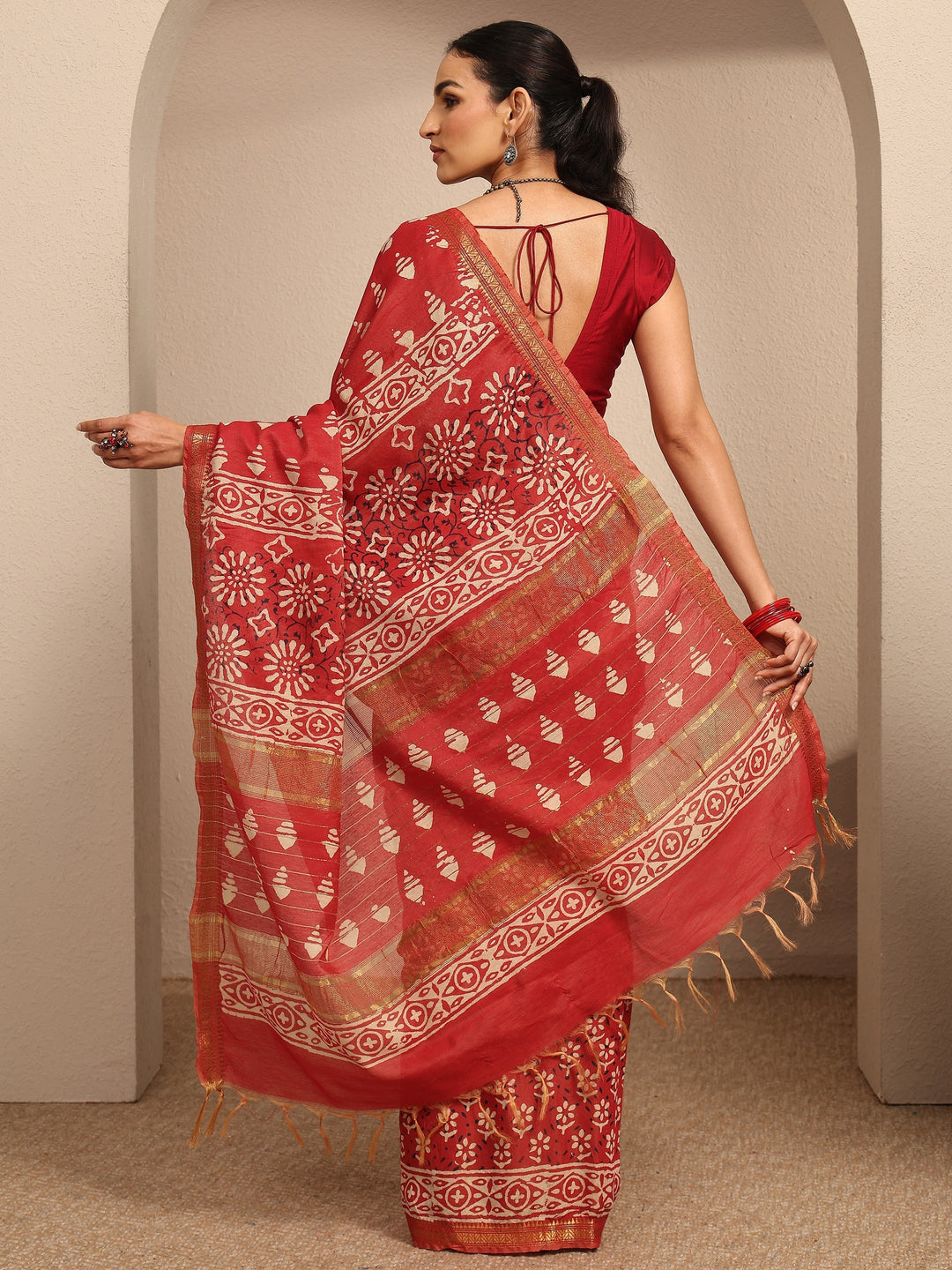Red Ikat Printed Cotton Saree With Unstitched Blouse Piece