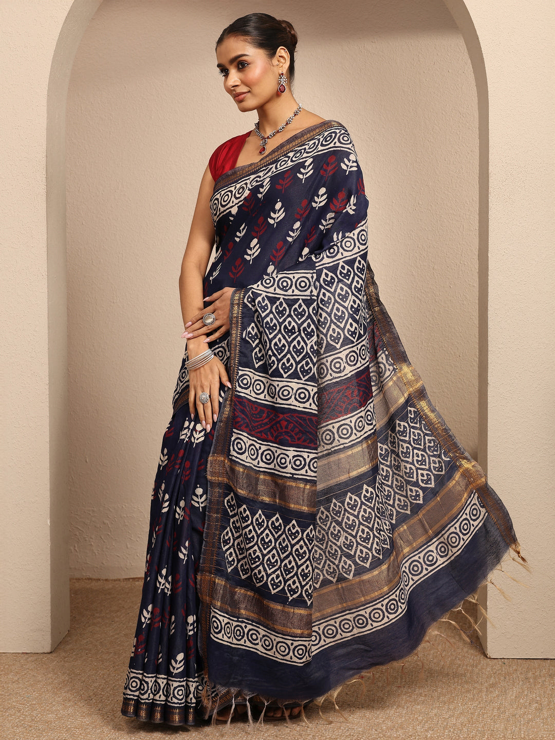 Navy Blue Printed Cotton Saree With Unstitched Blouse Piece
