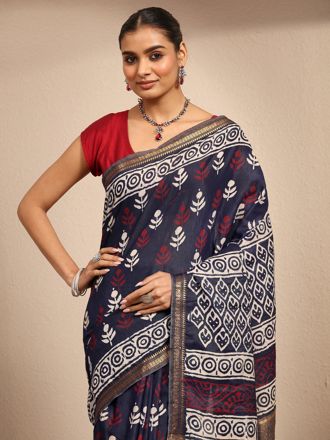 Navy Blue Printed Cotton Saree With Unstitched Blouse Piece