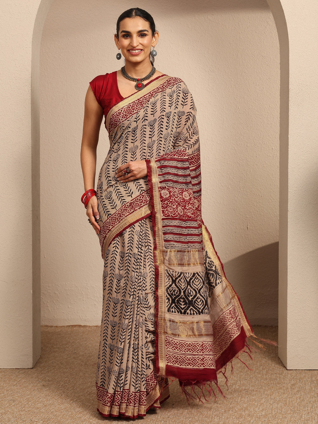 Beige Printed Cotton Saree With Unstitched Blouse Piece