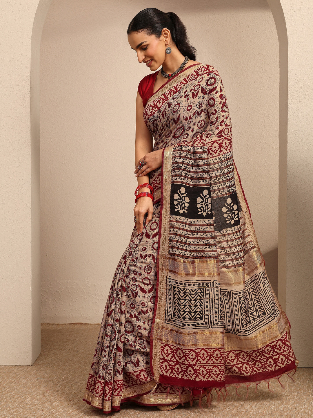 Beige Printed Cotton Saree With Unstitched Blouse Piece