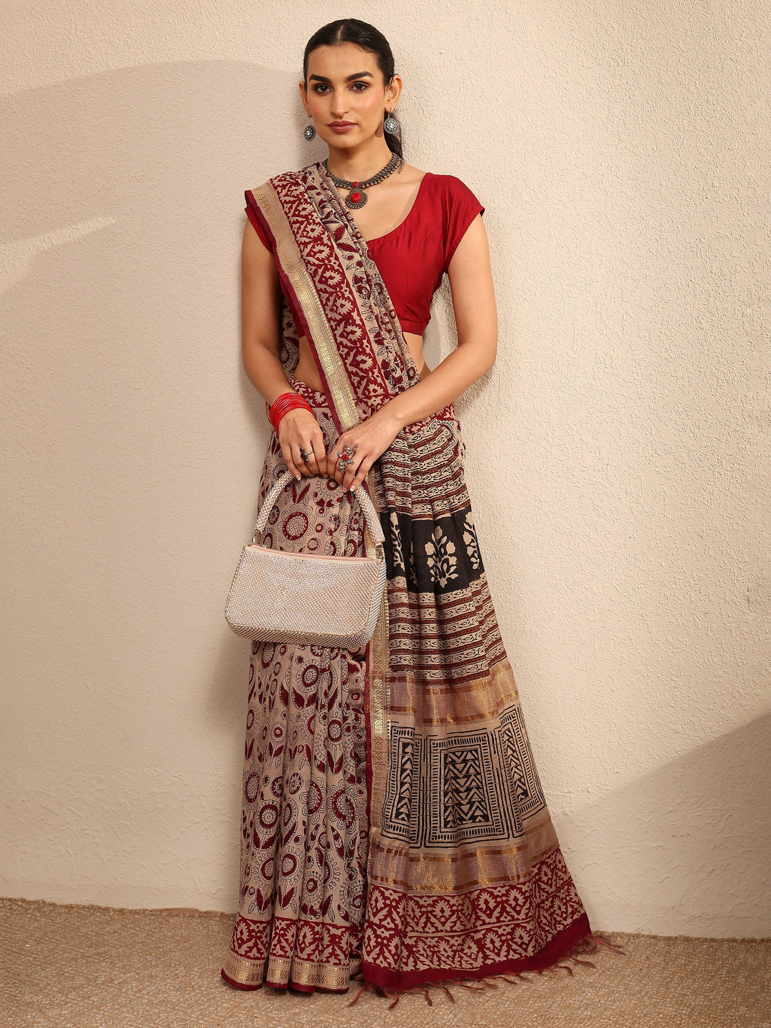 Beige Printed Cotton Saree With Unstitched Blouse Piece