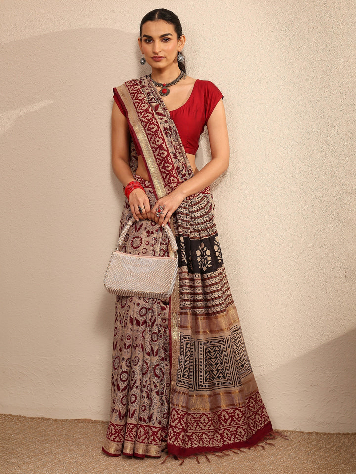 Beige Printed Cotton Saree With Unstitched Blouse Piece