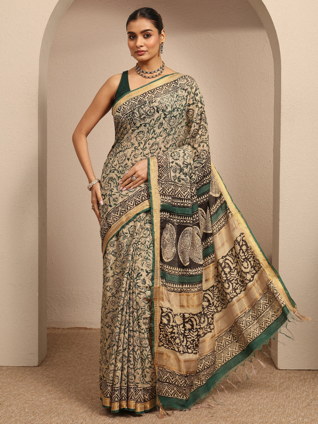 Beige Printed Cotton Saree With Unstitched Blouse Piece