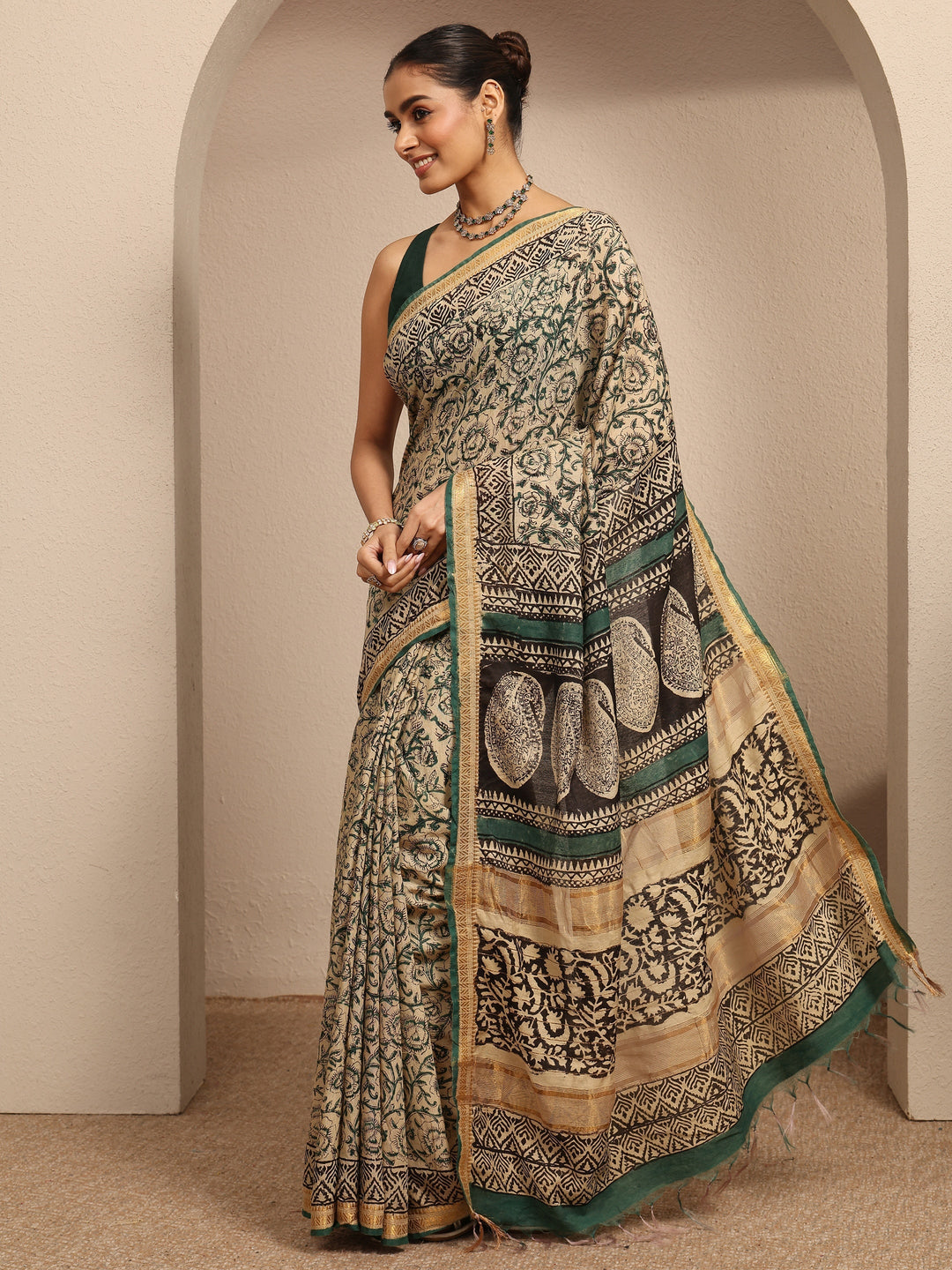 Beige Printed Cotton Saree With Unstitched Blouse Piece