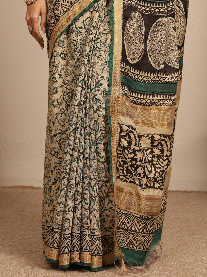 Beige Printed Cotton Saree With Unstitched Blouse Piece