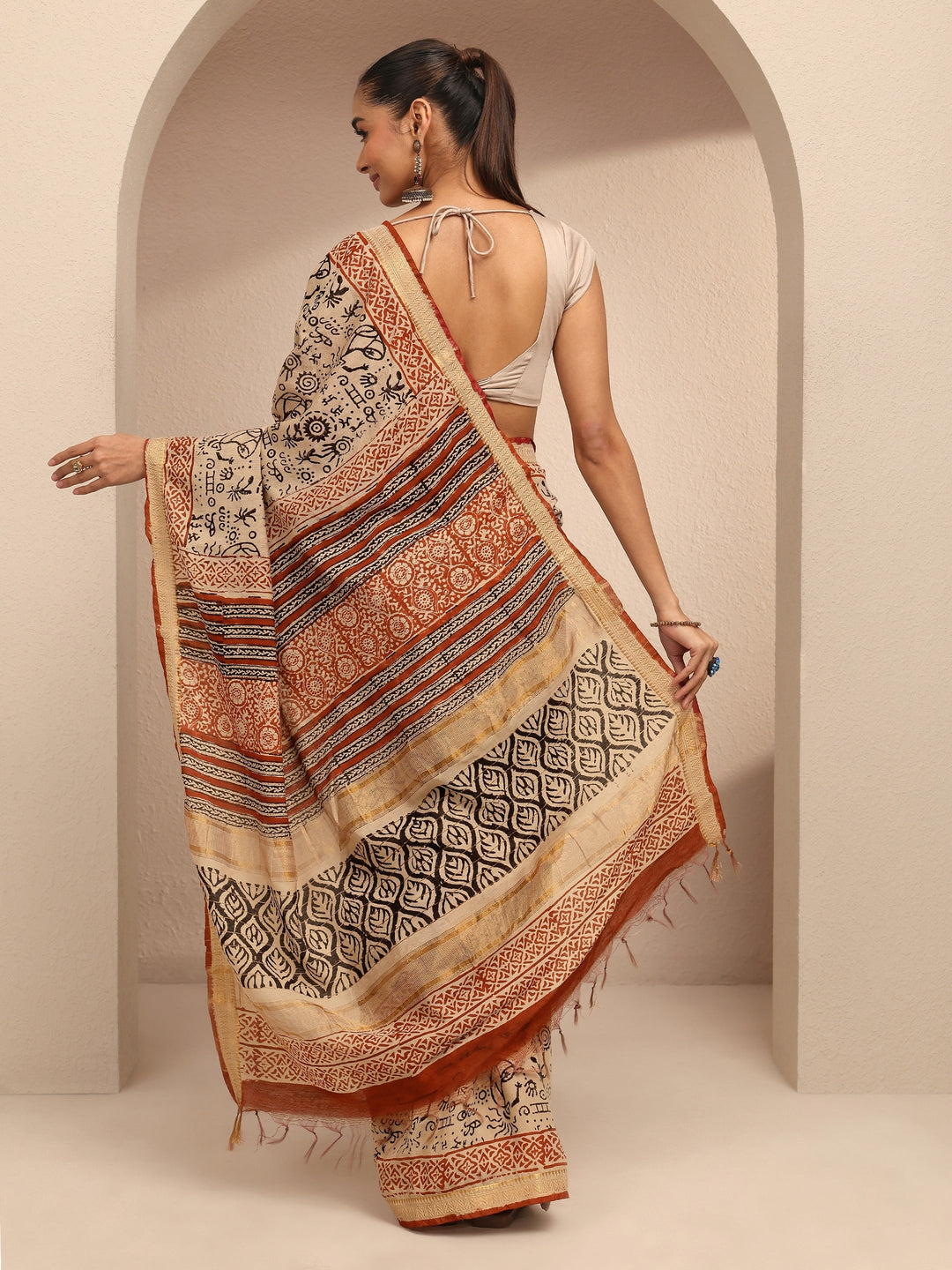Beige Tribal Printed Cotton Saree With Unstitched Blouse Piece