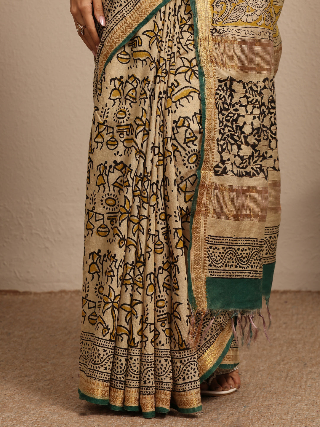 Beige Tribal Printed Cotton Saree With Unstitched Blouse Piece